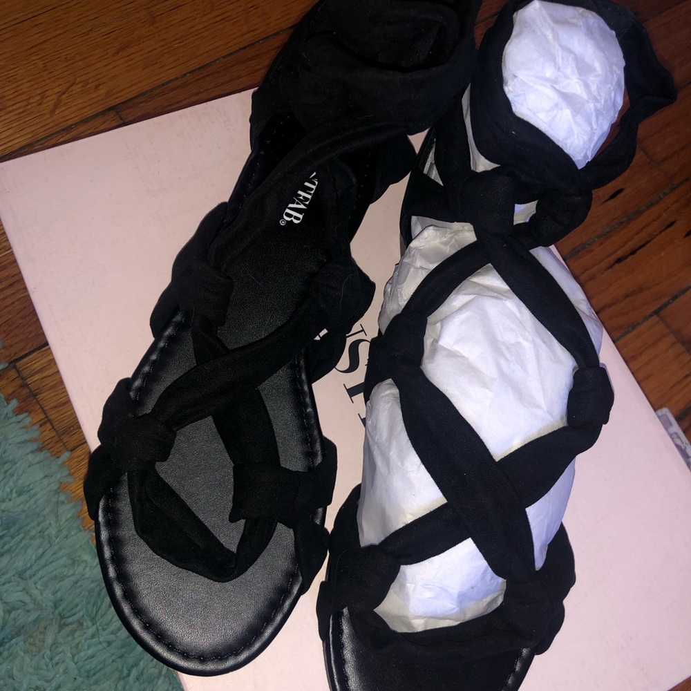 Black knotted sandals